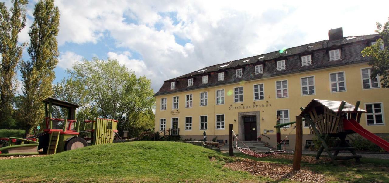 Familien- Und Freizeithotel Gutshaus Petkus المظهر الخارجي الصورة