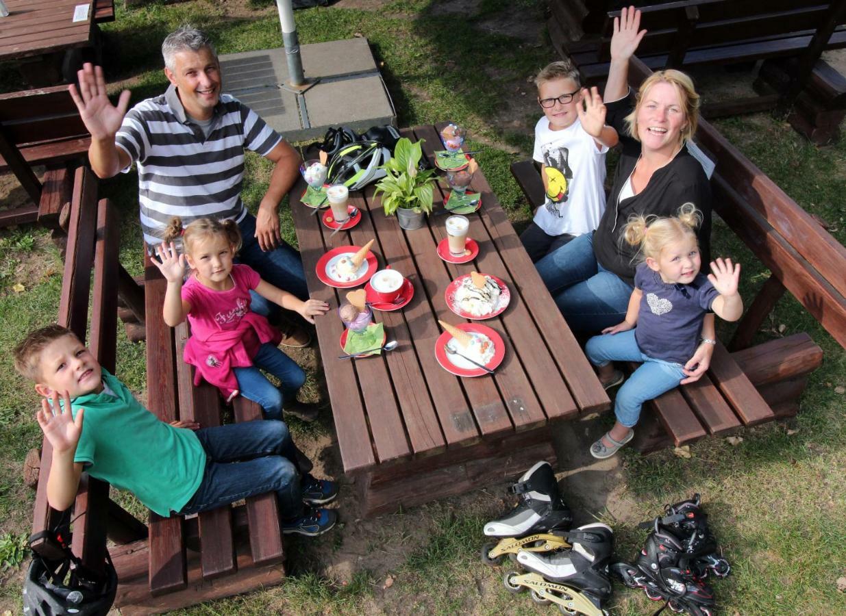 Familien- Und Freizeithotel Gutshaus Petkus المظهر الخارجي الصورة